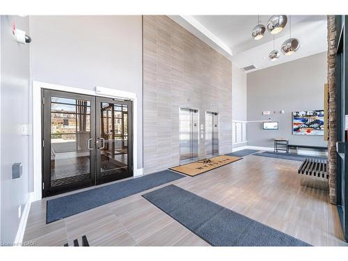 418-128 Garden Drive, Oakville, ON - Indoor Photo Showing Other Room