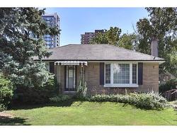 72 Oriole Avenue  Mississauga, ON L5G 1V2