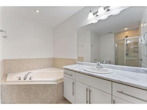 68 Dodman Crescent, Ancaster, ON - Indoor Photo Showing Bathroom