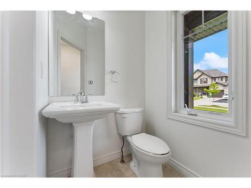 68 Dodman Crescent, Ancaster, ON - Indoor Photo Showing Bathroom