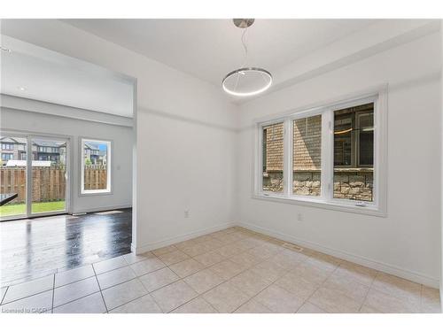 68 Dodman Crescent, Ancaster, ON - Indoor Photo Showing Other Room