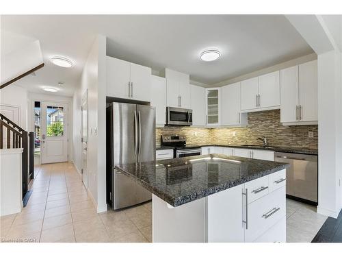 68 Dodman Crescent, Ancaster, ON - Indoor Photo Showing Kitchen With Upgraded Kitchen