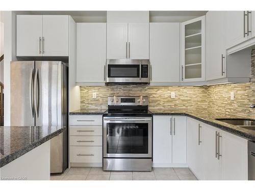 68 Dodman Crescent, Ancaster, ON - Indoor Photo Showing Kitchen With Upgraded Kitchen