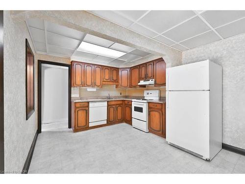 68 Oriole Avenue, Mississauga, ON - Indoor Photo Showing Kitchen