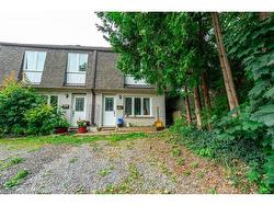 UPPER-13 Henry Street  Hamilton, ON L8P 1G7