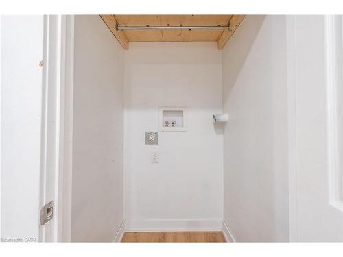 Upper-13 Henry Street, Hamilton, ON - Indoor Photo Showing Other Room