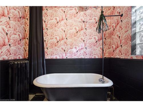 202 Prospect Street S, Hamilton, ON - Indoor Photo Showing Bathroom