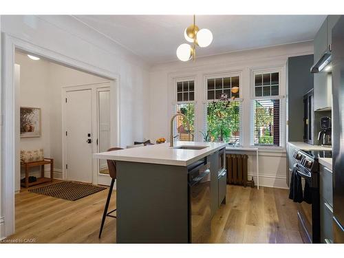 202 Prospect Street S, Hamilton, ON - Indoor Photo Showing Kitchen