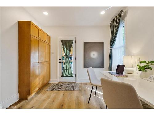 202 Prospect Street S, Hamilton, ON - Indoor Photo Showing Other Room