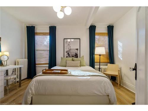202 Prospect Street S, Hamilton, ON - Indoor Photo Showing Bedroom