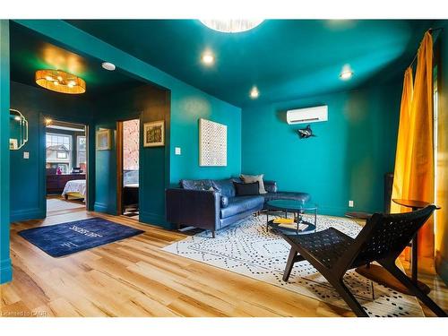 202 Prospect Street S, Hamilton, ON - Indoor