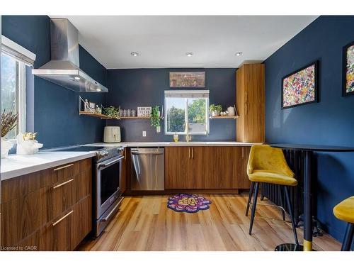 202 Prospect Street S, Hamilton, ON - Indoor Photo Showing Kitchen
