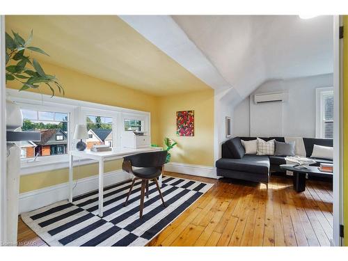 202 Prospect Street S, Hamilton, ON - Indoor