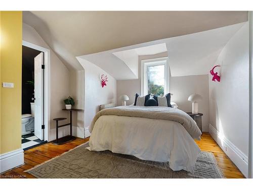 202 Prospect Street S, Hamilton, ON - Indoor Photo Showing Bedroom