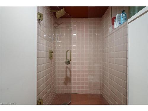 202 Prospect Street S, Hamilton, ON - Indoor Photo Showing Bathroom