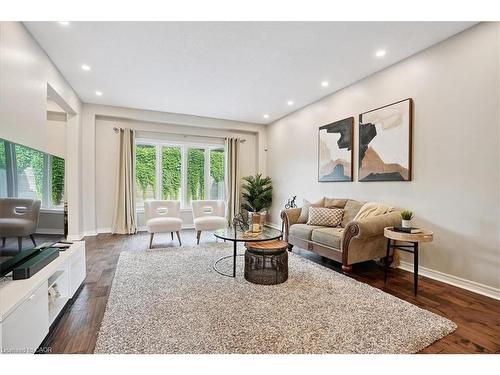 95 Hemlock Way, Grimsby, ON - Indoor Photo Showing Living Room