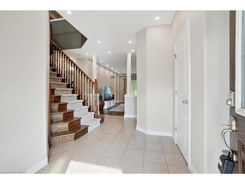 95 Hemlock Way, Grimsby, ON - Indoor Photo Showing Other Room