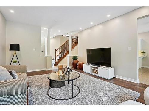95 Hemlock Way, Grimsby, ON - Indoor Photo Showing Living Room