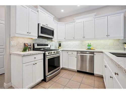 95 Hemlock Way, Grimsby, ON - Indoor Photo Showing Kitchen