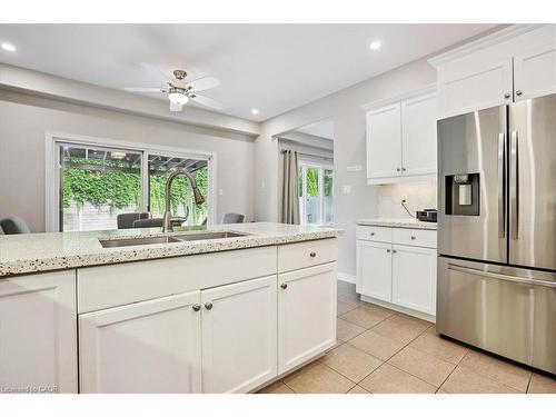 95 Hemlock Way, Grimsby, ON - Indoor Photo Showing Kitchen