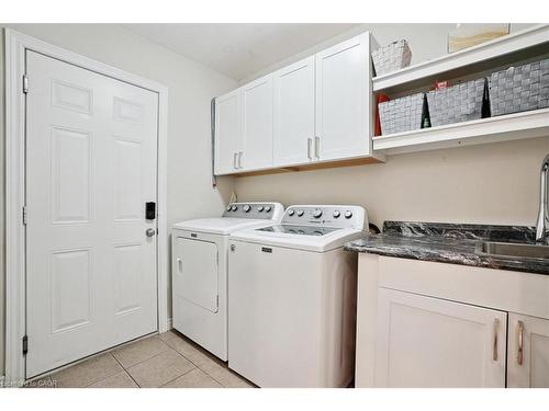 95 Hemlock Way, Grimsby, ON - Indoor Photo Showing Laundry Room