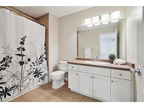 95 Hemlock Way, Grimsby, ON - Indoor Photo Showing Bathroom