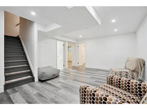 95 Hemlock Way, Grimsby, ON - Indoor Photo Showing Other Room