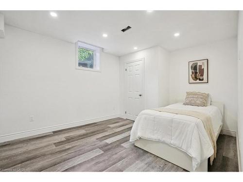 95 Hemlock Way, Grimsby, ON - Indoor Photo Showing Bedroom