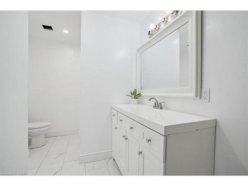 95 Hemlock Way, Grimsby, ON - Indoor Photo Showing Bathroom