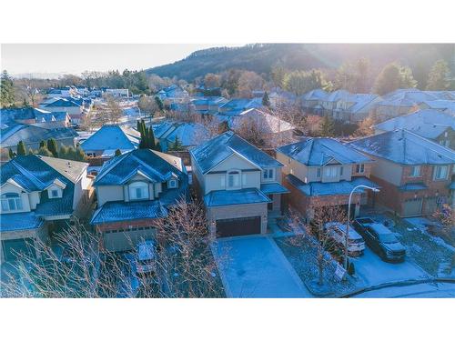 95 Hemlock Way, Grimsby, ON - Outdoor With Facade