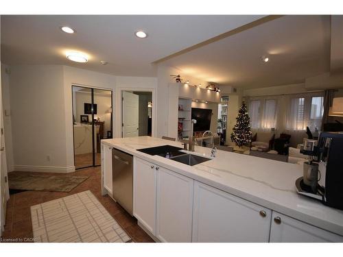 510-399 Elizabeth Street, Burlington, ON - Indoor Photo Showing Kitchen With Double Sink