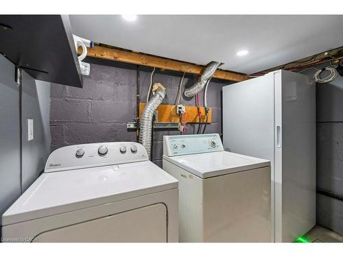 18 Park Row N, Hamilton, ON - Indoor Photo Showing Laundry Room