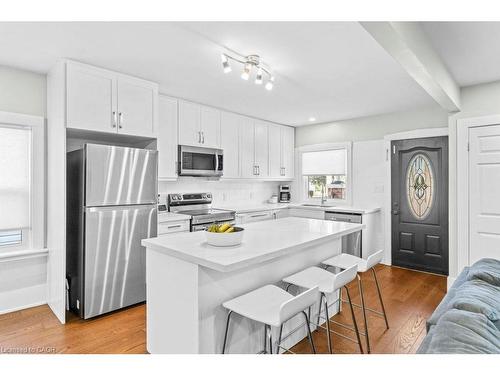 18 Park Row N, Hamilton, ON - Indoor Photo Showing Kitchen