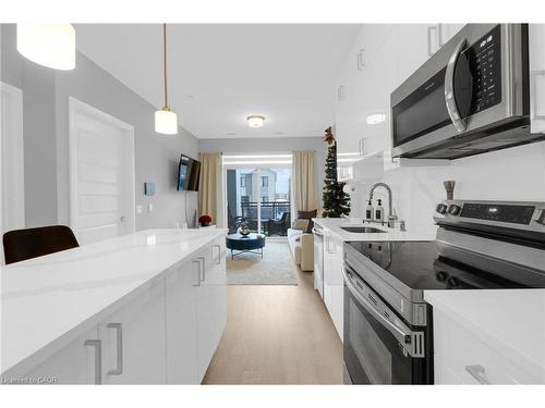 216-470 Gordon Krantz Avenue, Milton, ON - Indoor Photo Showing Kitchen With Upgraded Kitchen