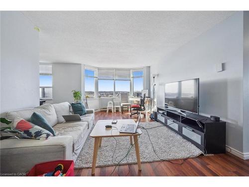 1510-35 Green Valley Drive, Kitchener, ON - Indoor Photo Showing Living Room
