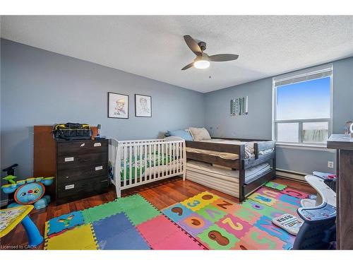 1510-35 Green Valley Drive, Kitchener, ON - Indoor Photo Showing Bedroom