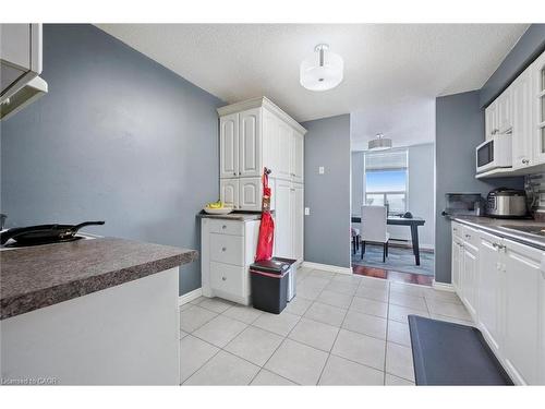 1510-35 Green Valley Drive, Kitchener, ON - Indoor Photo Showing Kitchen