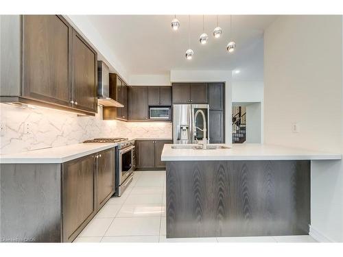 3130 Goodyear Road, Burlington, ON - Indoor Photo Showing Kitchen With Upgraded Kitchen