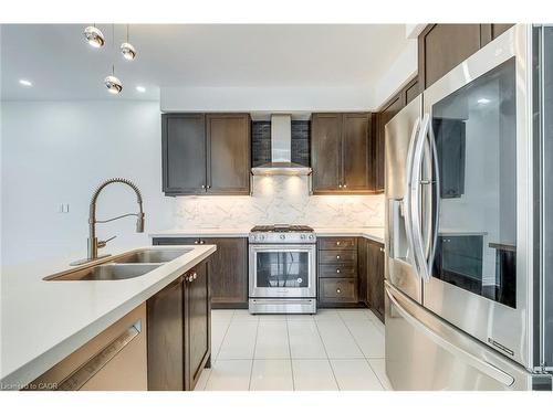 3130 Goodyear Road, Burlington, ON - Indoor Photo Showing Kitchen With Double Sink With Upgraded Kitchen