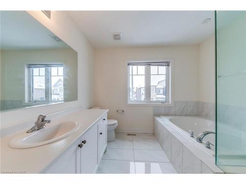 3130 Goodyear Road, Burlington, ON - Indoor Photo Showing Bathroom