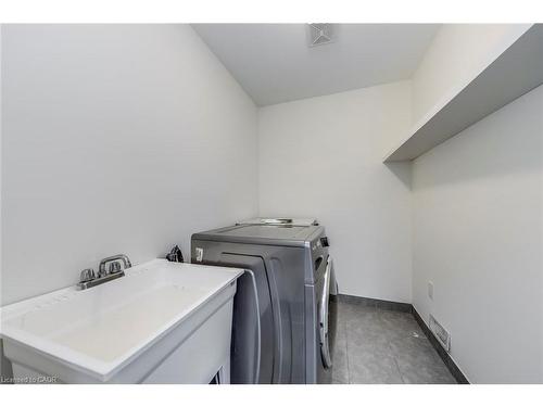 3130 Goodyear Road, Burlington, ON - Indoor Photo Showing Laundry Room