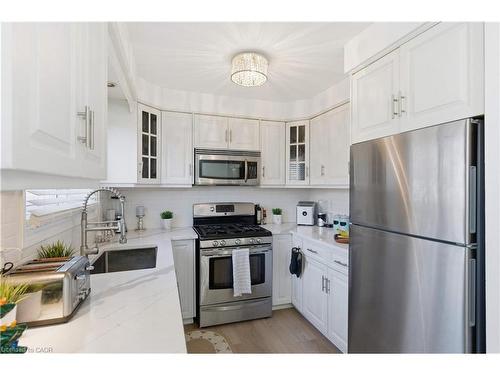 65-11 Harrisford Street, Hamilton, ON - Indoor Photo Showing Kitchen