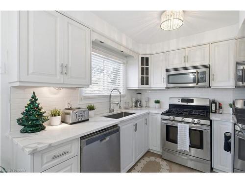 65-11 Harrisford Street, Hamilton, ON - Indoor Photo Showing Kitchen