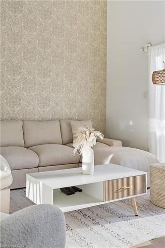 65-11 Harrisford Street, Hamilton, ON - Indoor Photo Showing Living Room