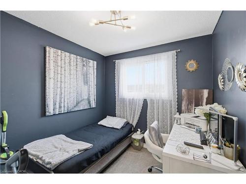 65-11 Harrisford Street, Hamilton, ON - Indoor Photo Showing Bedroom
