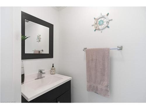 65-11 Harrisford Street, Hamilton, ON - Indoor Photo Showing Bathroom