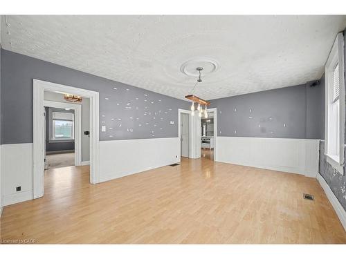 76 Main Street E, Mapleton, ON - Indoor Photo Showing Other Room