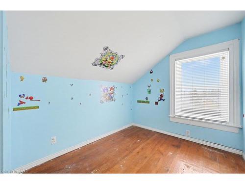 76 Main Street E, Mapleton, ON - Indoor Photo Showing Other Room