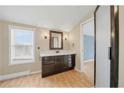 76 Main Street E, Mapleton, ON - Indoor Photo Showing Bathroom