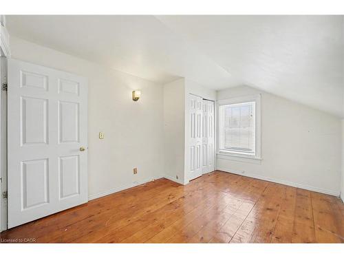 76 Main Street E, Mapleton, ON - Indoor Photo Showing Other Room
